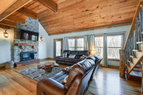 Bryson City Cabin Deck and Mountain-View Hot Tub